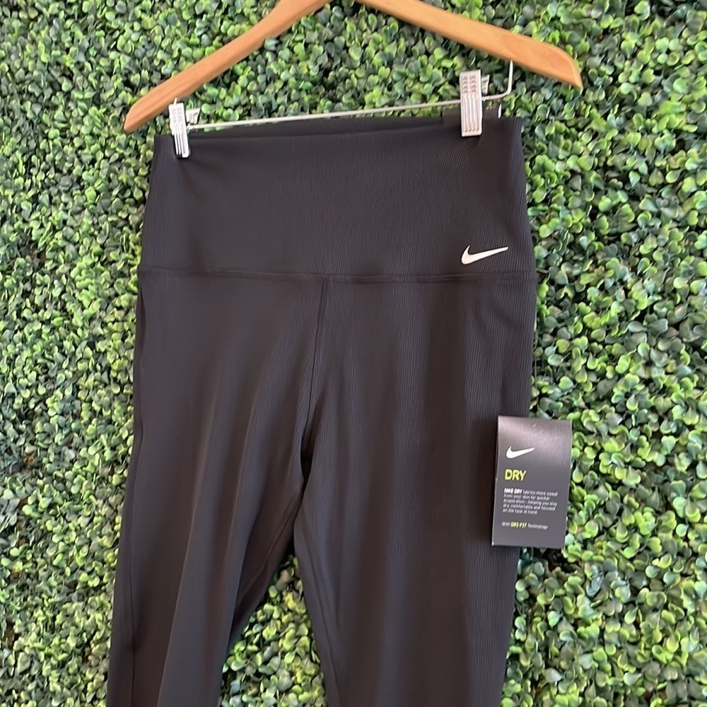 NWT Nike yoga leggings with tie detail in black - Picture 6 of 16